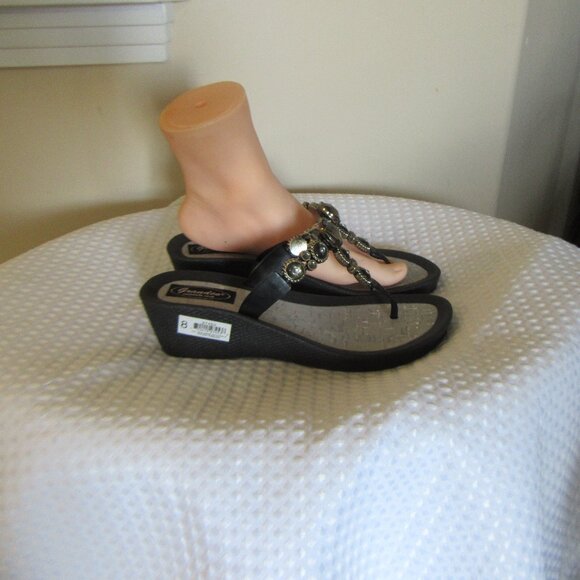 New Thong sandal 2" heel Size 8 & 9 & 10- Last Price Firm - Picture 7 of 10